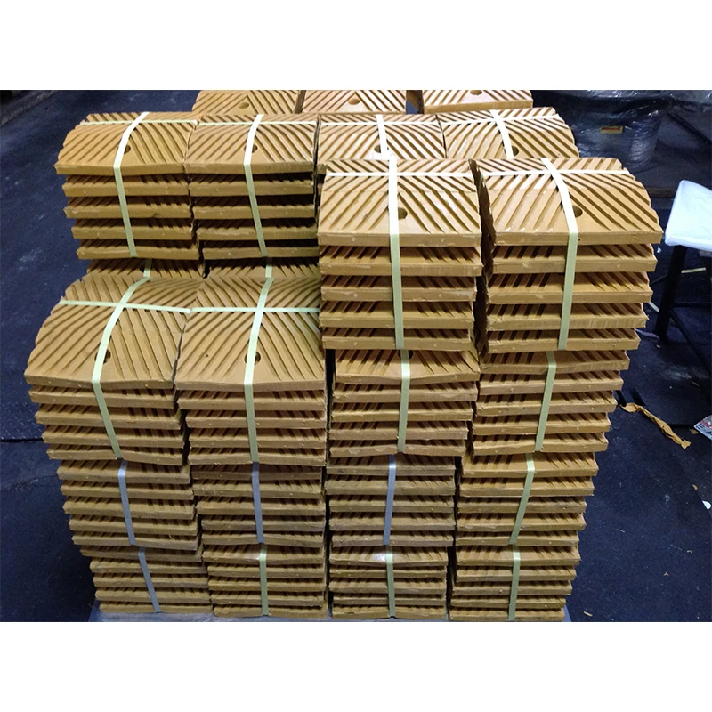 High Quality Factory Price Low MOQ Thickness 50MM Amber Rubber Light vehicle Speed Bump For Mall Parking