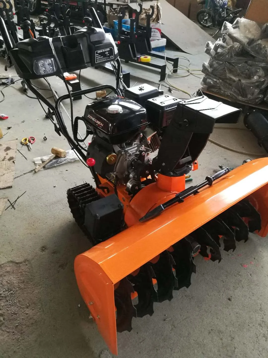 13HP zongshen Track/Wheel Snow Blower/Snow Thrower/Snow Remover CE Approval