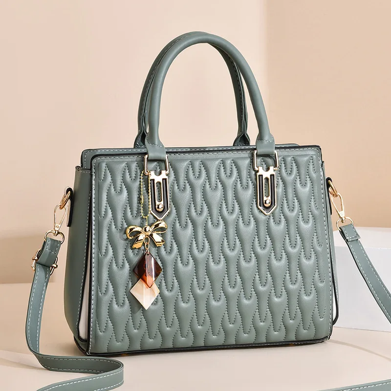 Hot sale in Japan custom metal logo labels for handbags dropshipping Handbags Pleat Tote Large Size Blue Hand Bag