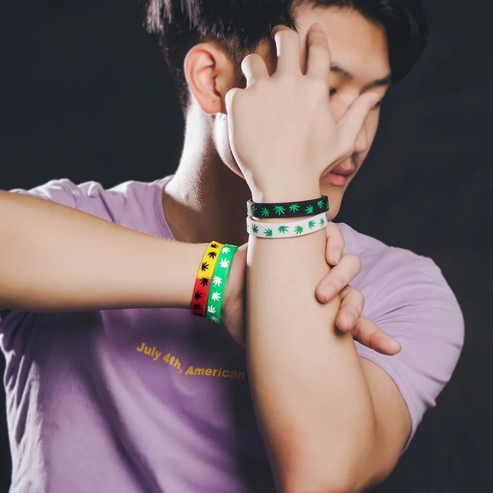 Wholesale Promotion Custom Bulk 10mm thin Silicone Bracelet Wristband 2 color 10 15 mm Boy and Girl Friendship Black