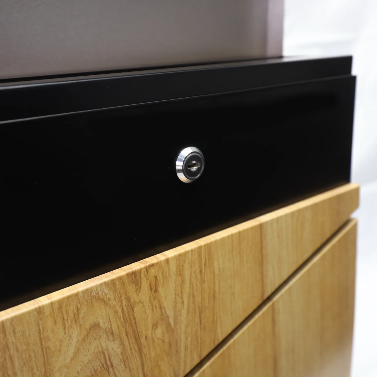 Light wood grain iron spray simple high quality outdoor mailbox with lock