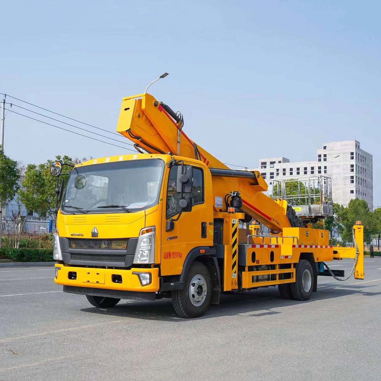 HOWO 30m 34m 38meters Man Lift Articulating Arm Lift Telescopic Manlift High-altitude  Aerial Work Platform Truck