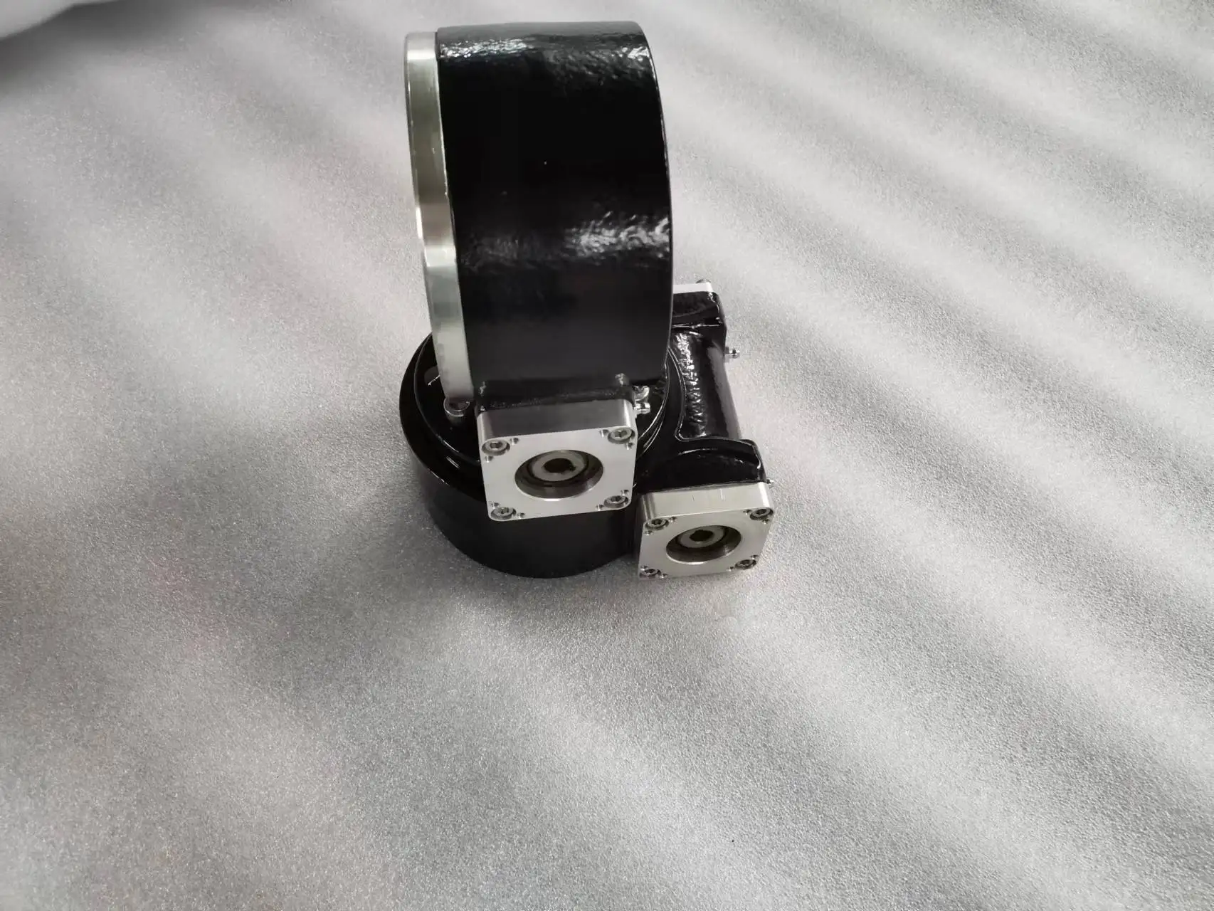 Luoyang JW 3' 7' 9' 14' Dual Axis Slewing Drive SDE3 SDE7 SDE9 SDE14 With 24VDC Motor For Solar Tracking System