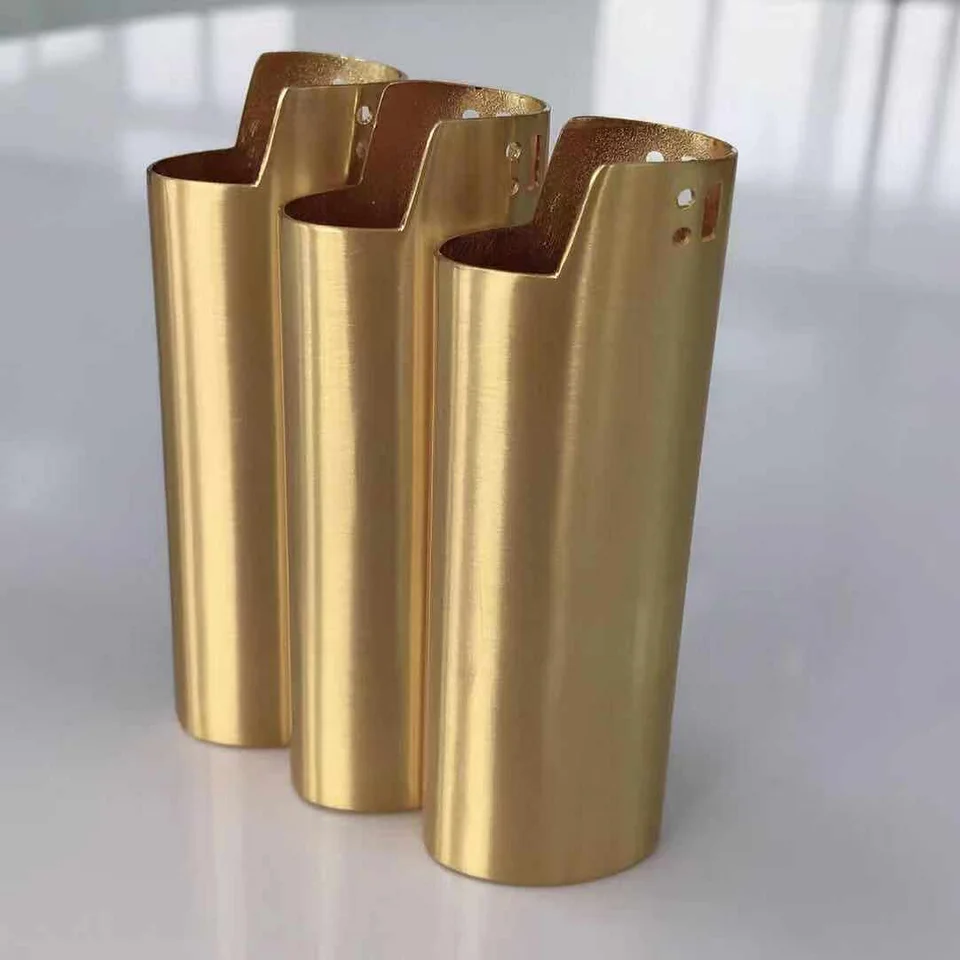 Best Smoking Accessories Easy To Carry metal lighter holder case J6 lighter cover gold metal sleeve Custom Logo