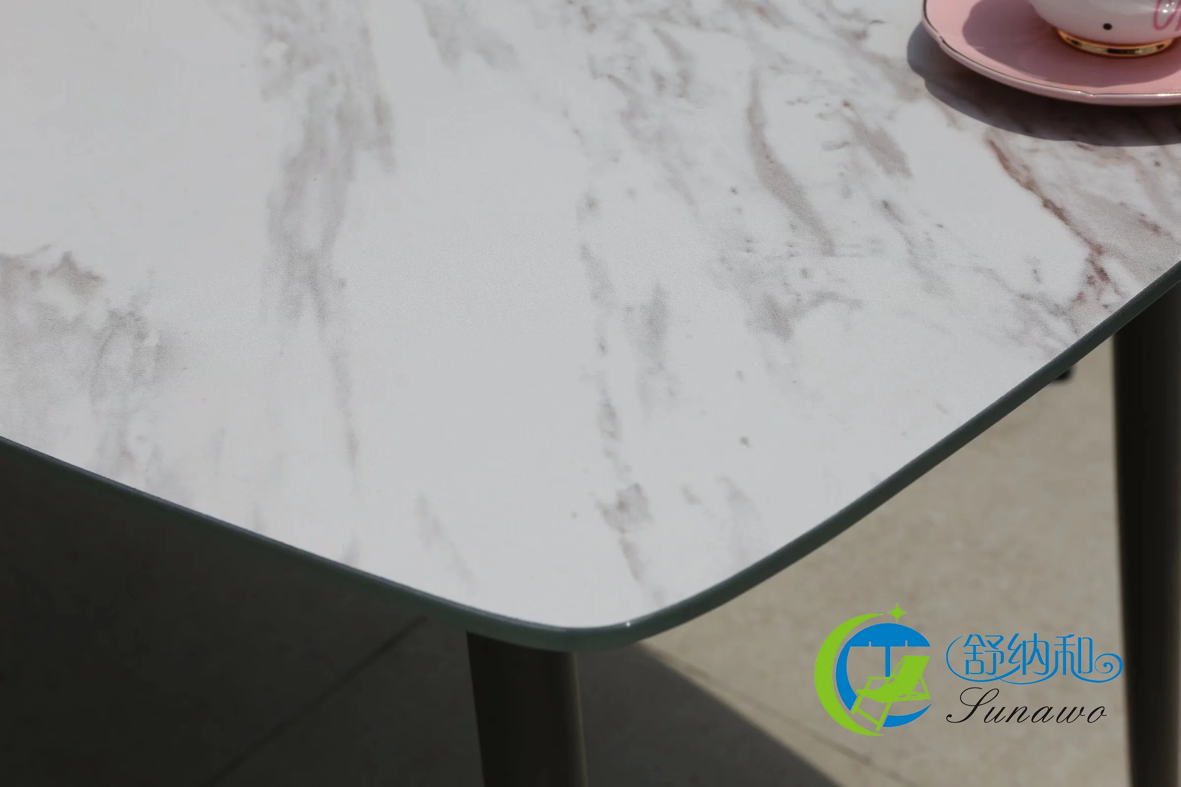 Многоцветная алюминиевая рама, усиленная стекловолокном, пластиковая столешница, стол для уличной мебели