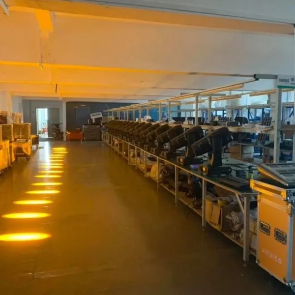 Светодиодная Подвижная головка высокой мощности 680 Вт CMY + CTO