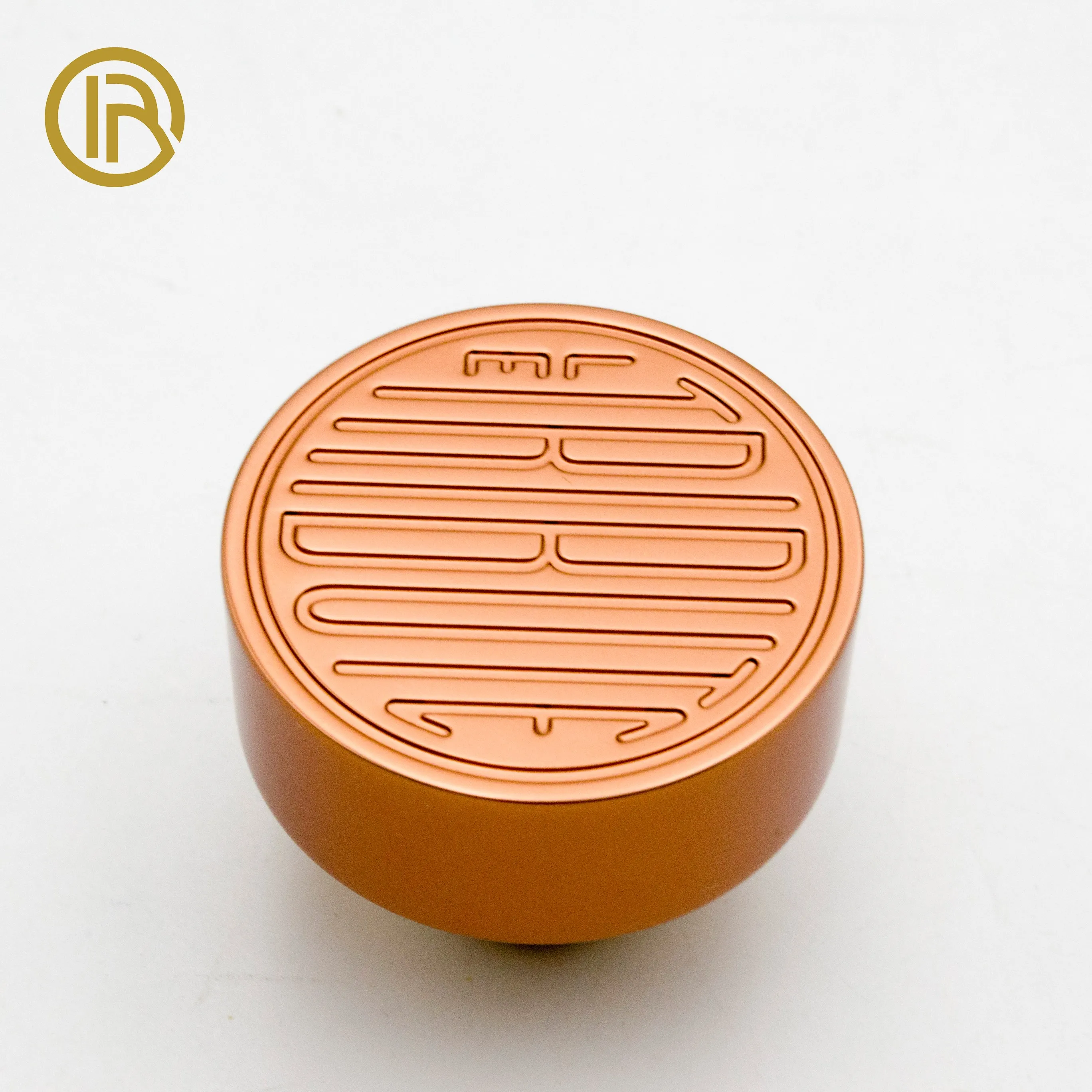 Hot Sale Custom Luxury Zamac Round Shape Cap Wine Whisky Bottle with Wooden Cork Stopper Enclosure for Wine Bottles and Glass