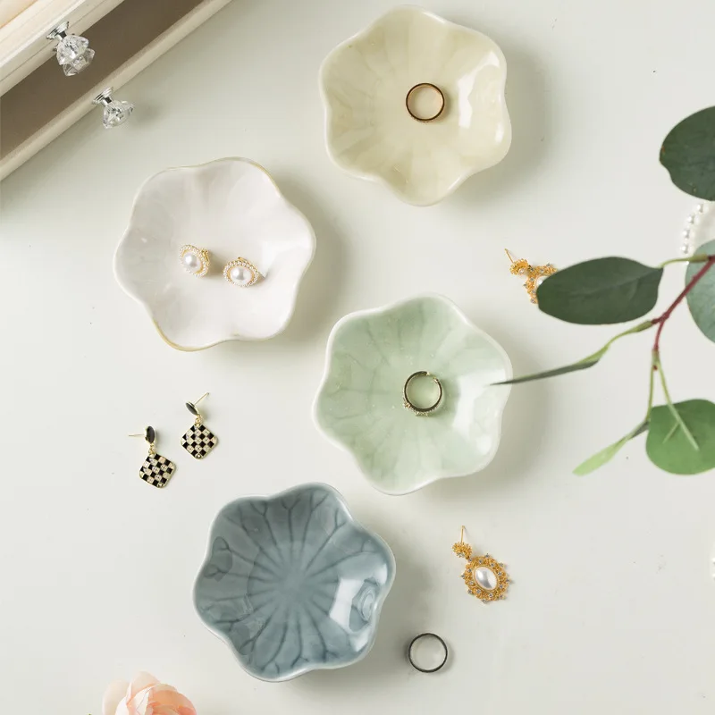 Customized Logo Leaf Pattern Ceramic Jewelry Dish Lotus Design Nordic Style Trinket Tray Handmade Porcelain Ring Holder