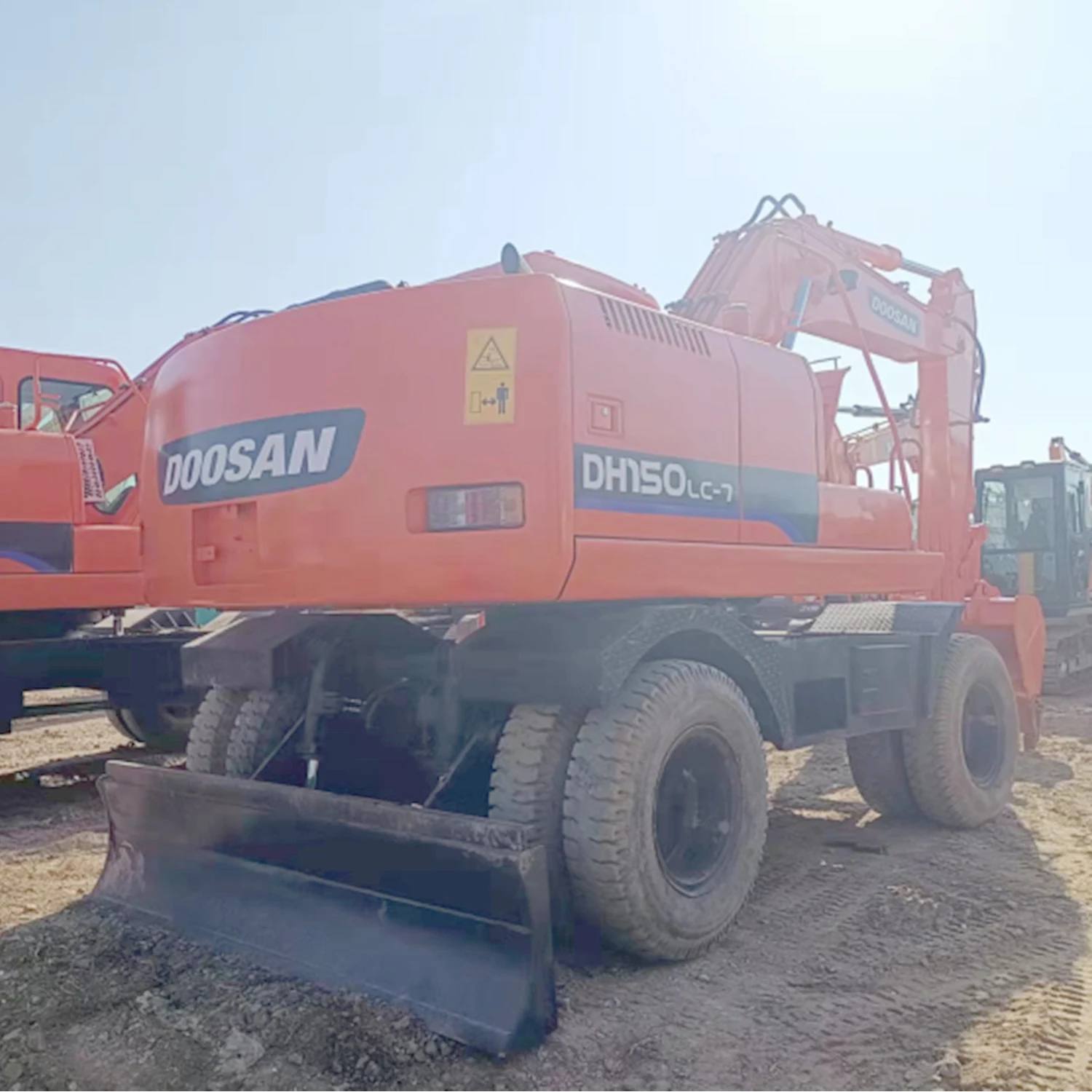 Used Doosan DH140W DH150W DH210W DH300W DX60W DX140W Wheel Excavator