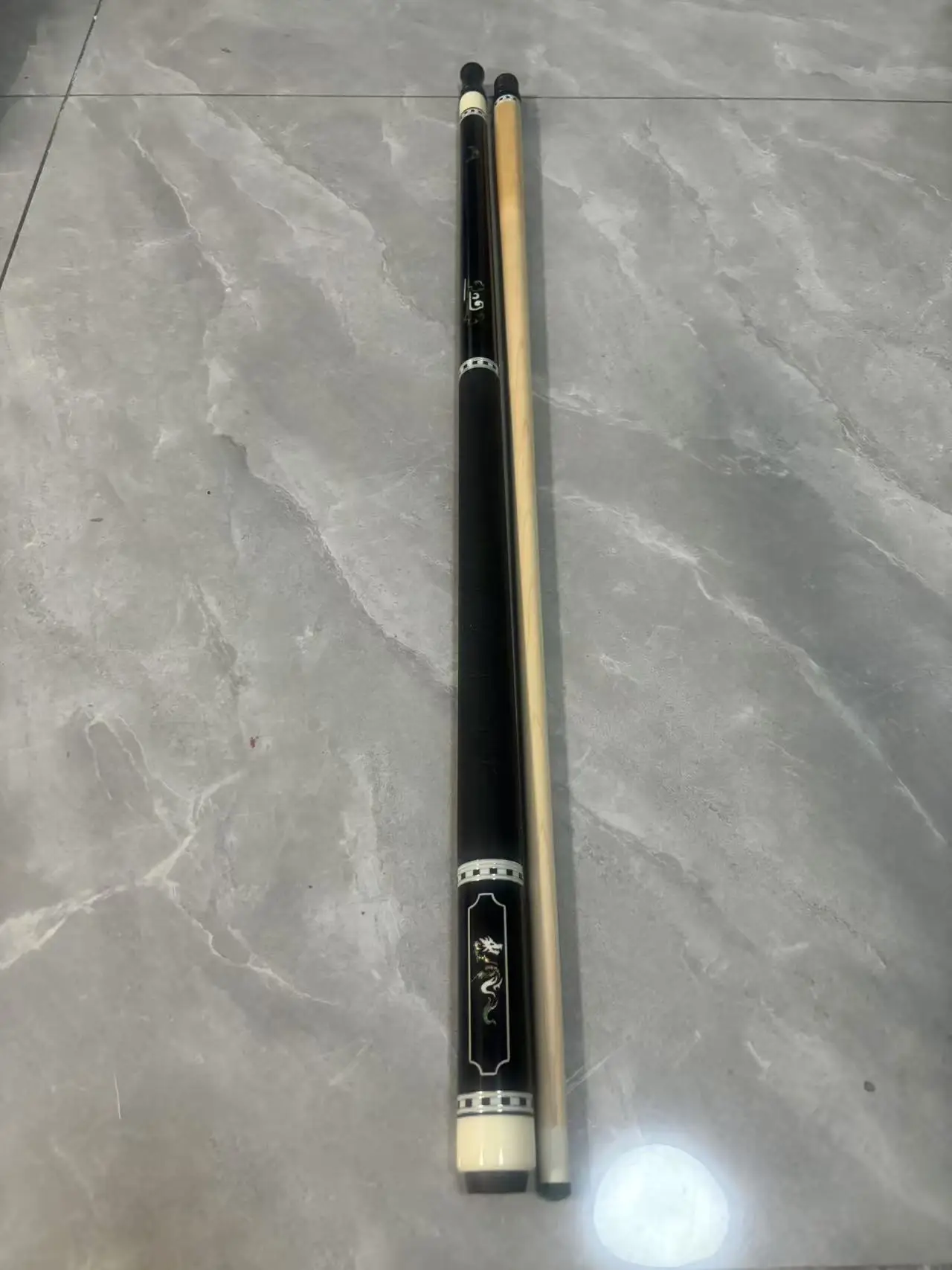 Billiard cues for center billiards with top quality supplied  hot-selling premium handmade ones with real solid wood shafts.