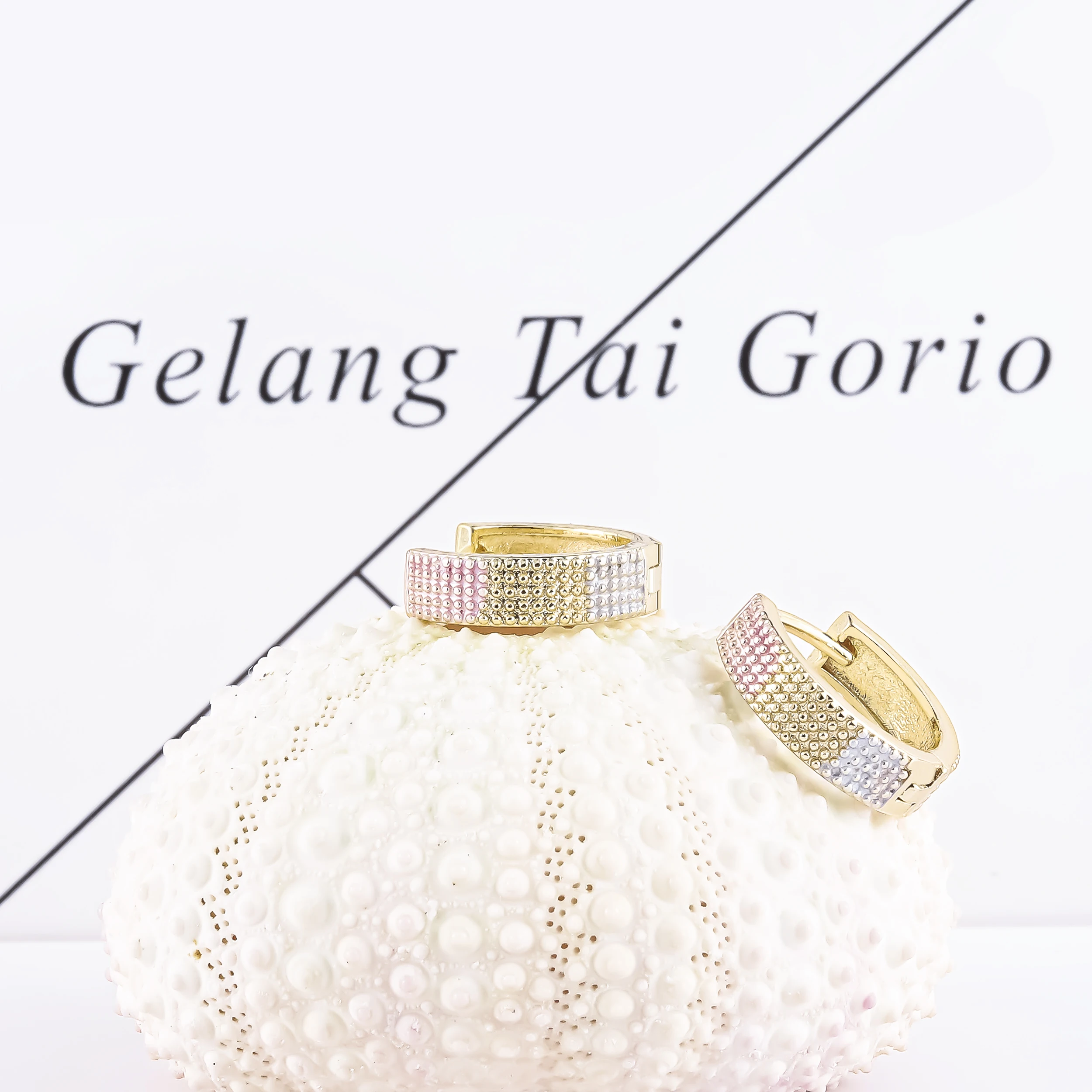 wholesale fashion huggie earring custom jewelry aretes y accesori por mayor 14K gold plated tricolor women plain hoop earring