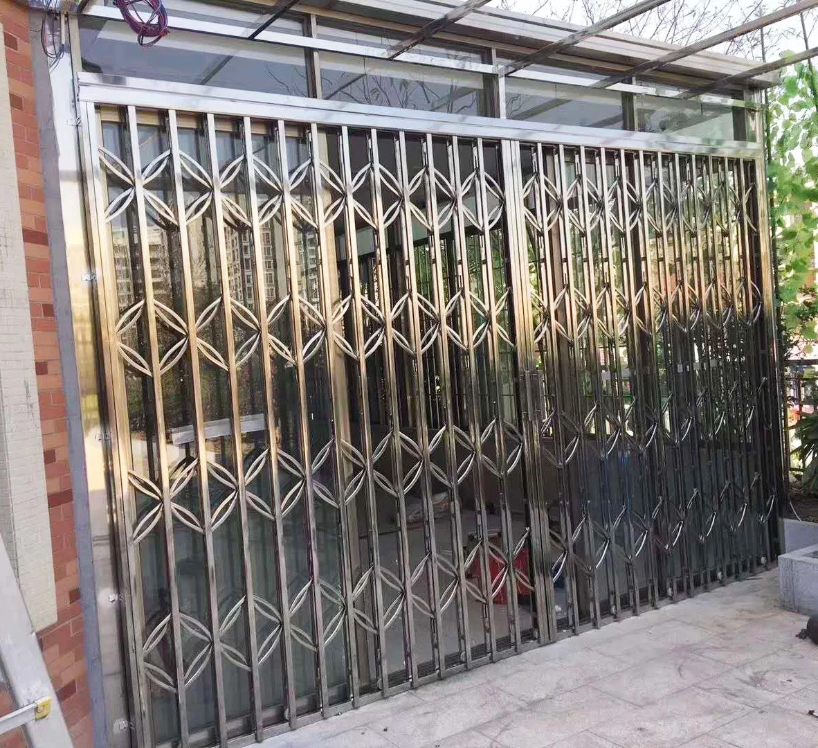 Modern Decorative Stainless Steel Grill Manual Security Roller Shutter Door