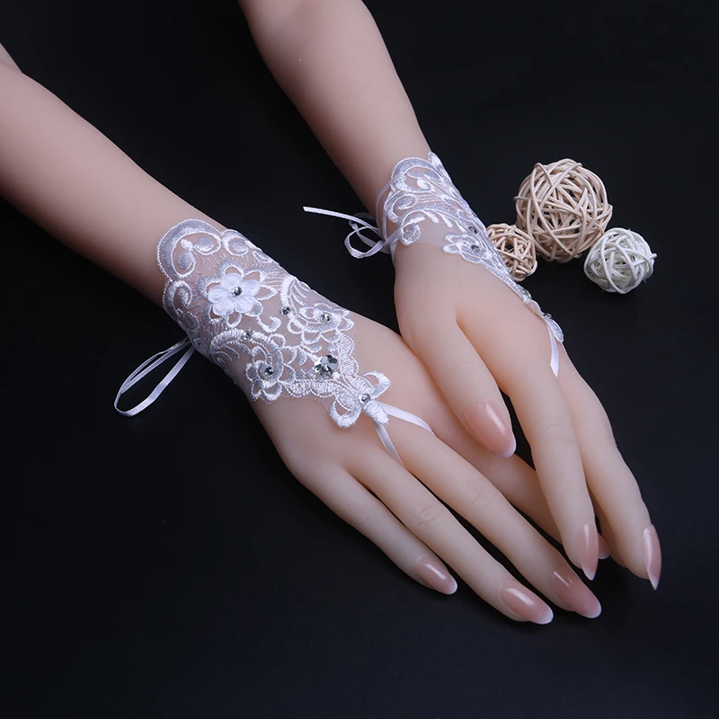 Wholesale fashion pearl flower short wedding gloves bridal tulle lace gloves wedding accessories women