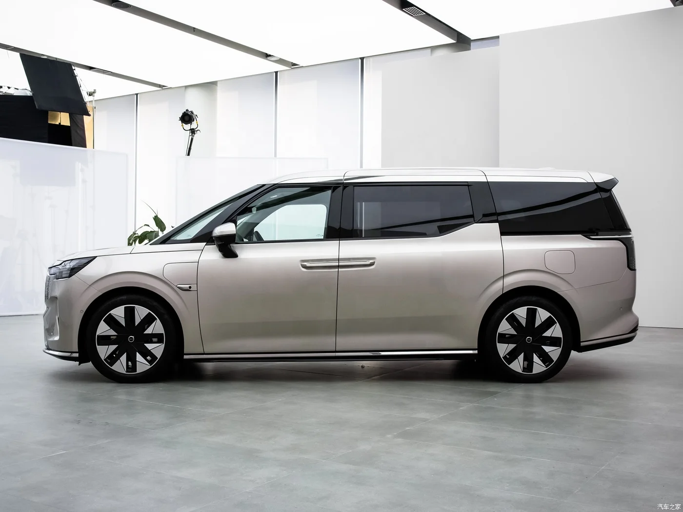 Новый V olvo 2024 EM90 ультра чистый Электрический MPV 738 км длинная выносливость XC60 XC 90 S60 S90 новые энергетические транспортные средства