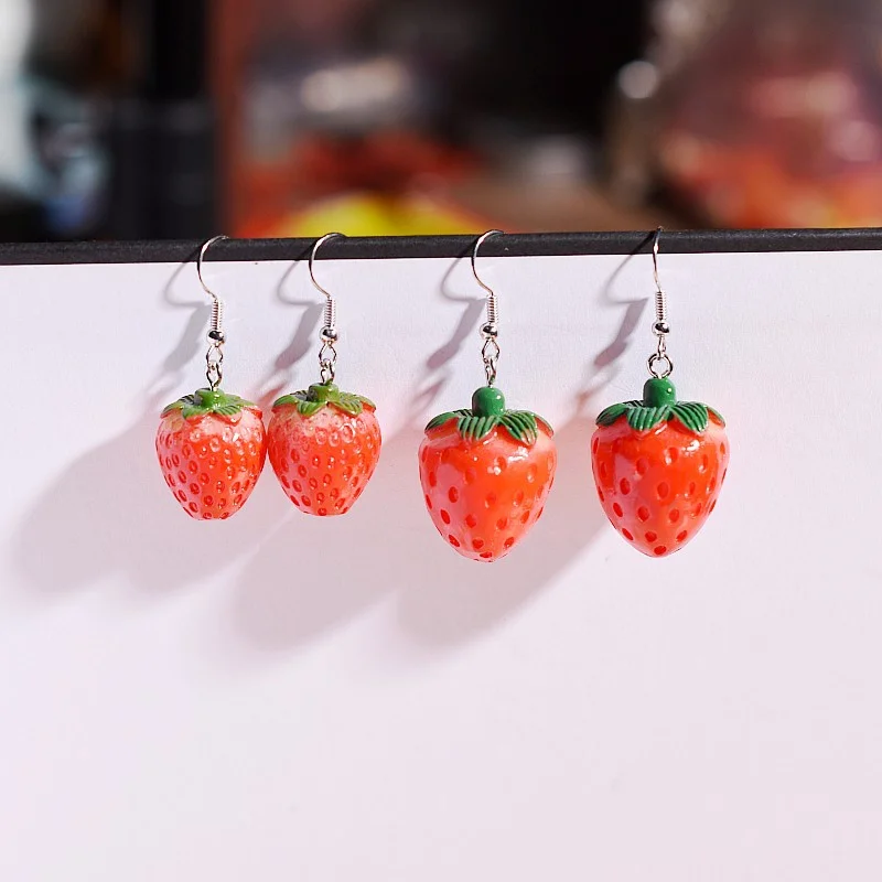 Sweet Stereoscopic Resin Strawberry Pendant Hook Earrings Women Simulation Fruit Cute Earring Jewelry Accessories