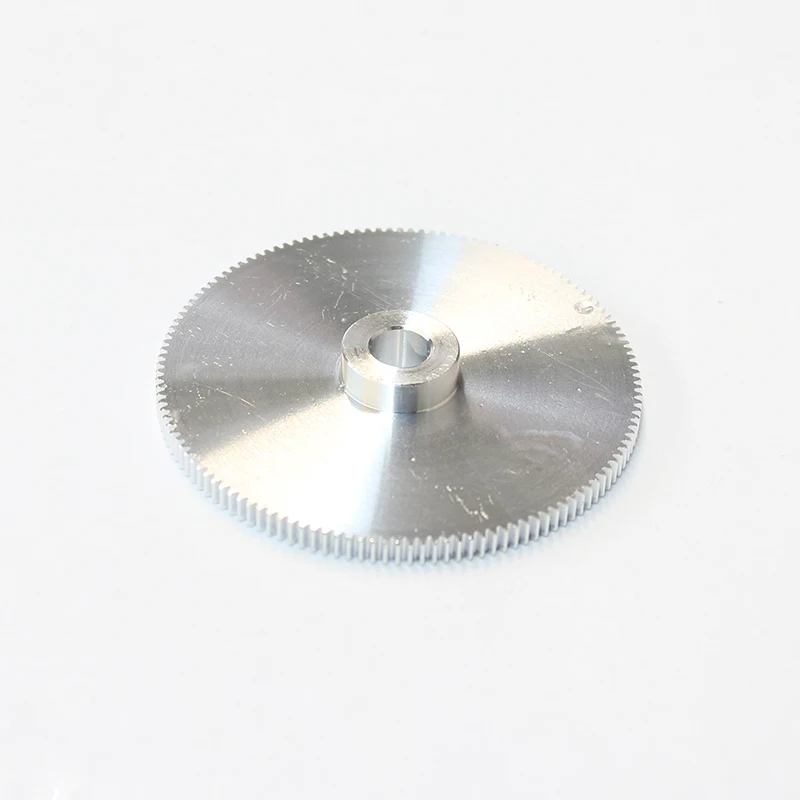 
 Маленькая стальная шестерня для модельного самолета  