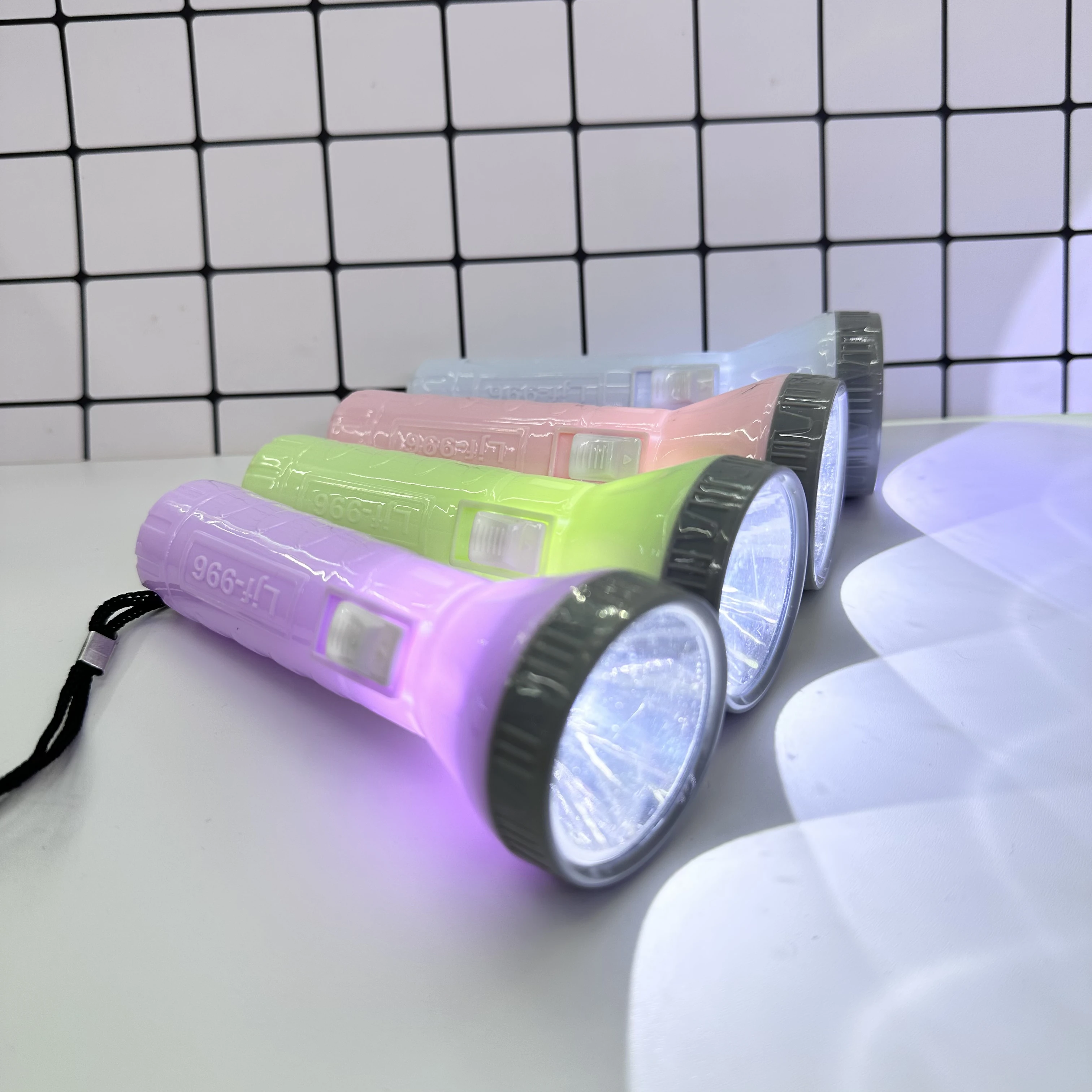 Latest Products Mini Size Portable Outdoor Fashion Style Multi Color Emergency Lighting Led Flashlight