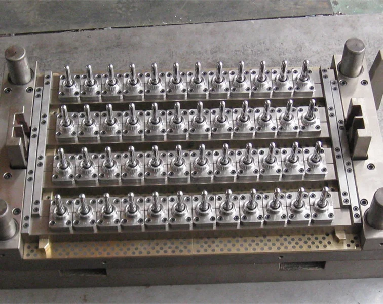 High quality PET preform mould with valve system and self lock