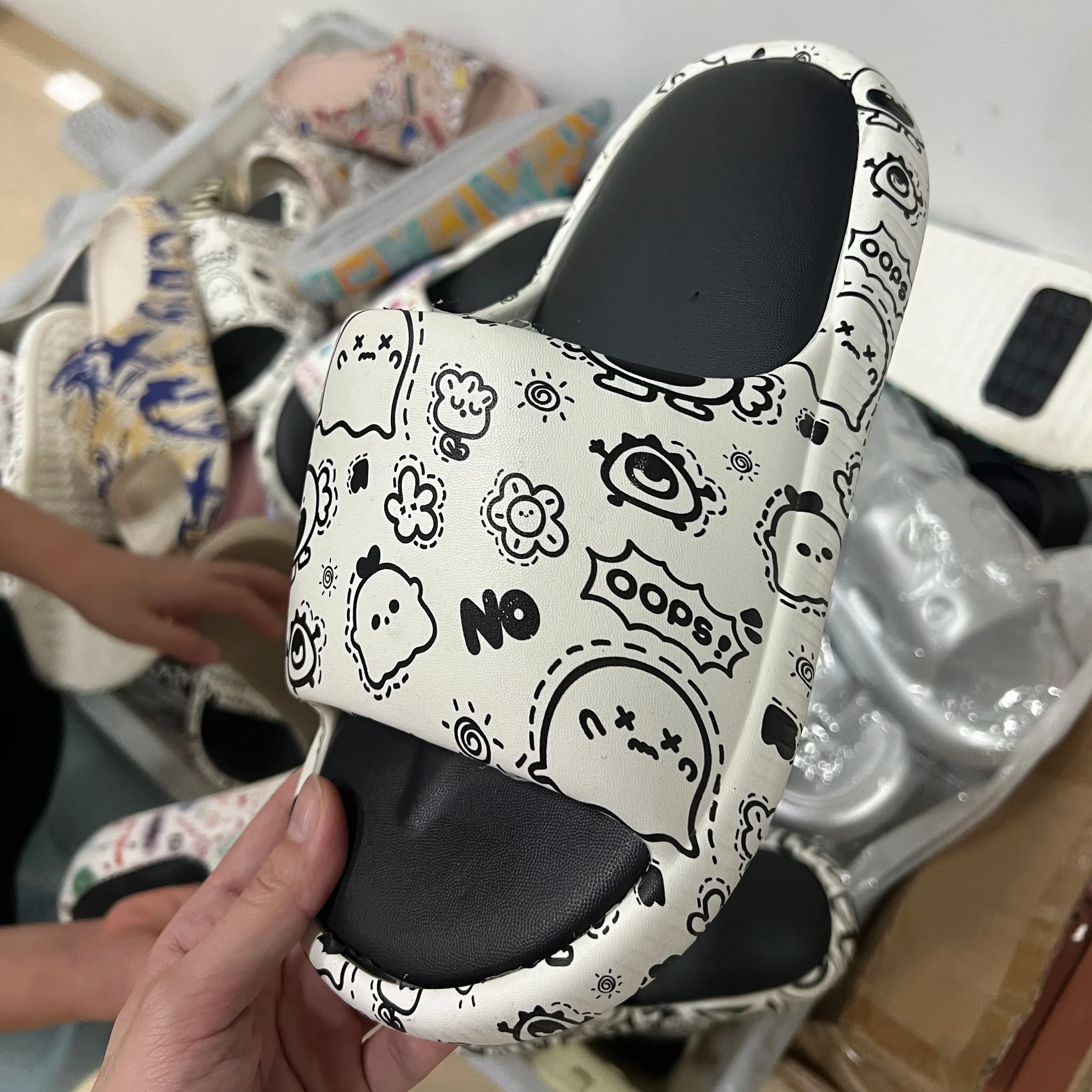Custom logo outdoor casual Anti Slip Unisex separated EVA thick sole bulk cushioning slippers wholesale for women