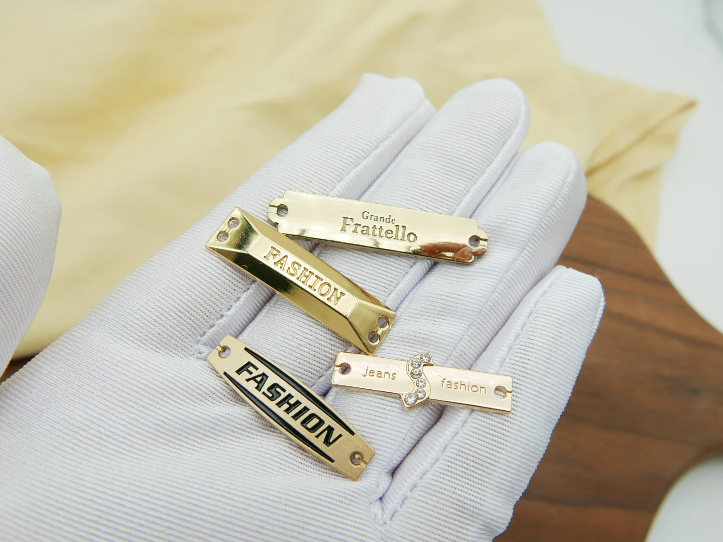 Etiqueta De Metal Para Ropa Personalized Custom Logo Metal Tag Metallic Label for Clothing