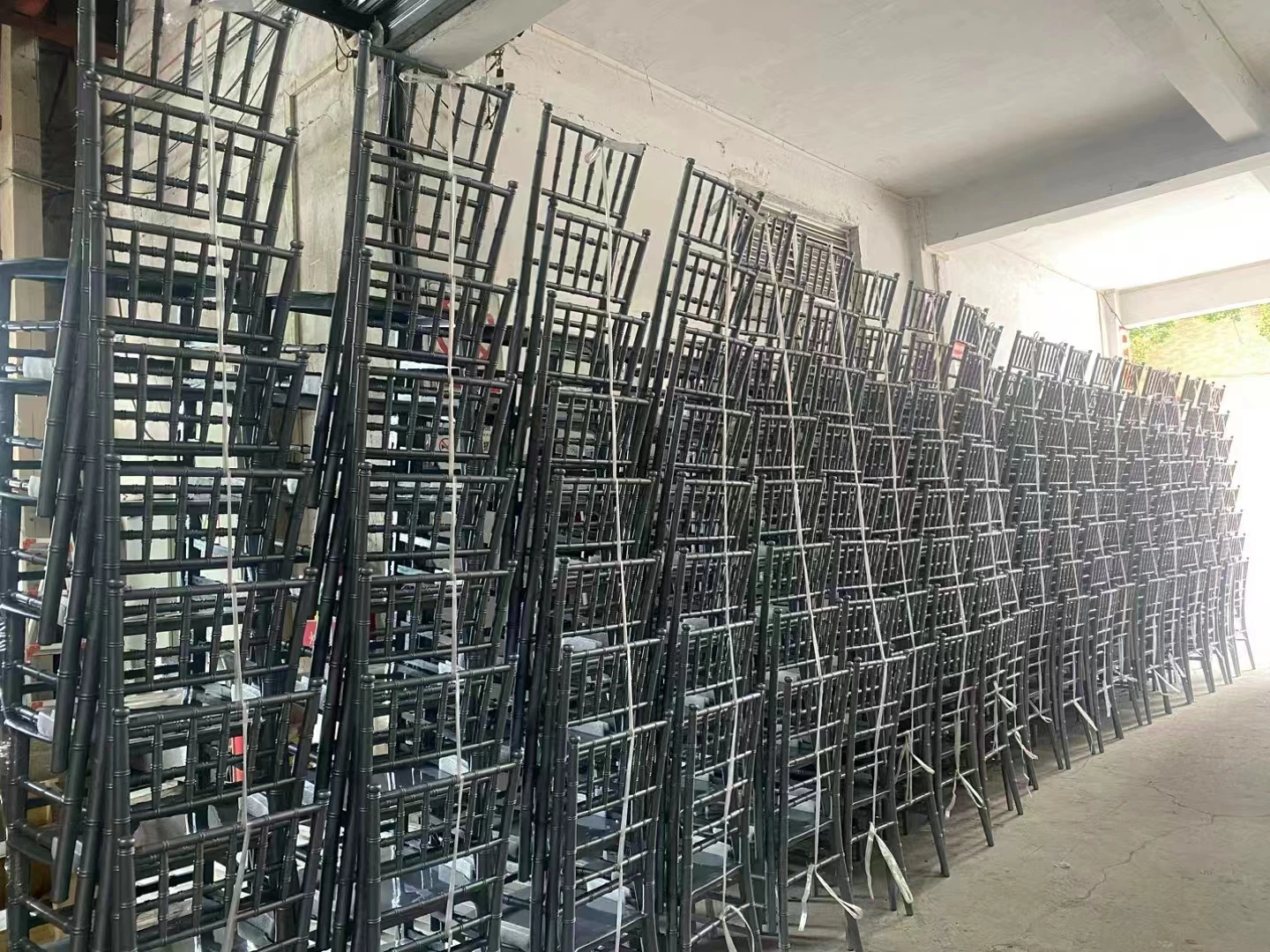 Modern White Plastic Chiavari Wedding Chair Monoblock Louis Dining Wedding Chair Chivalry Wedding Vip Chair for Sale