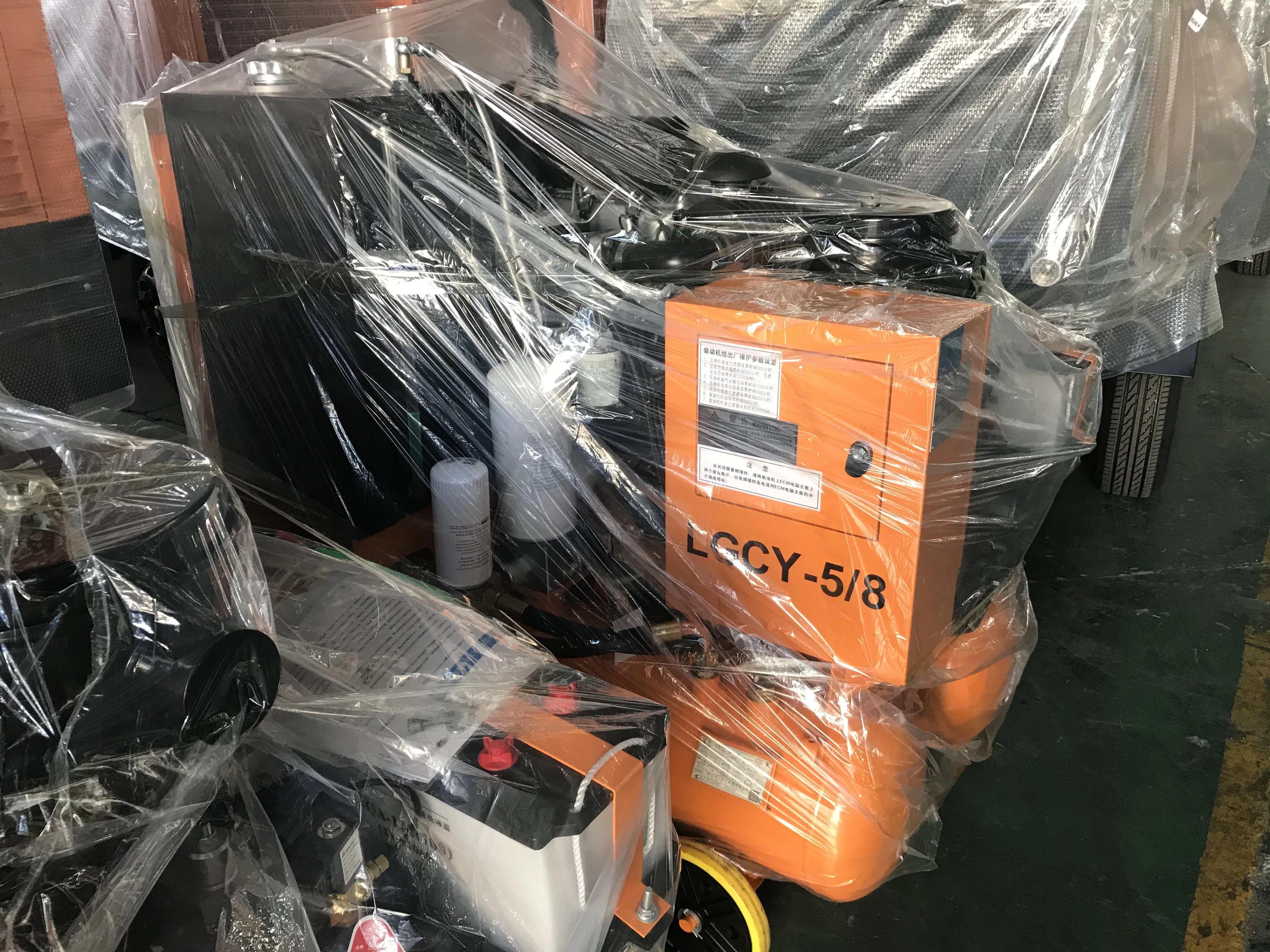 2020 the latest version factory direct sale small portable screw air compressor