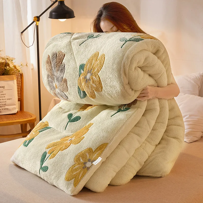 Custom Soft Quilt Print Puffy Thick Velvet Winter Comforter Thick Winter Warm Soft Bed Quilt Print Velvet Bedding Set Comforter
