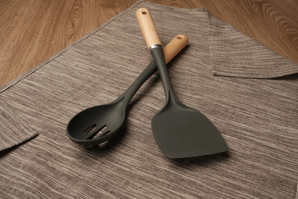 Wholesale Cooking Tools Non Stick Durable Nylon Kitchen Utensils Set 6pcs set with Wooden Handle