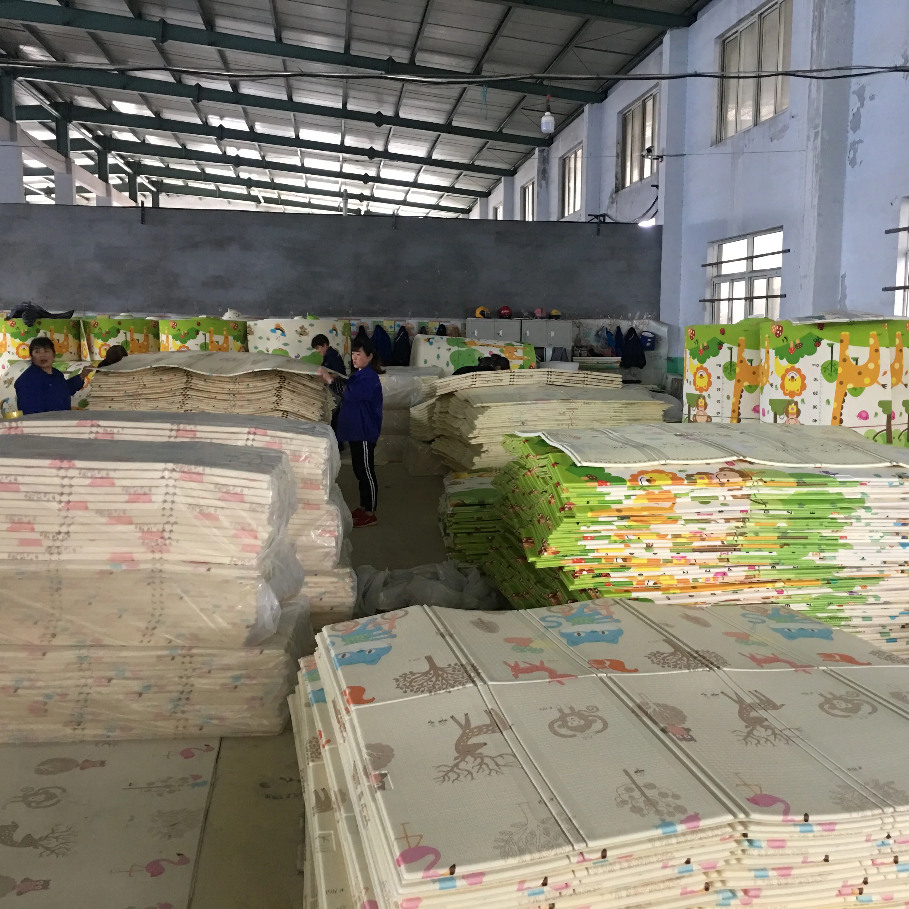 Waterproof cartoon portable kid play mat educational folding kids mat non toxic xpe foam baby playing mat