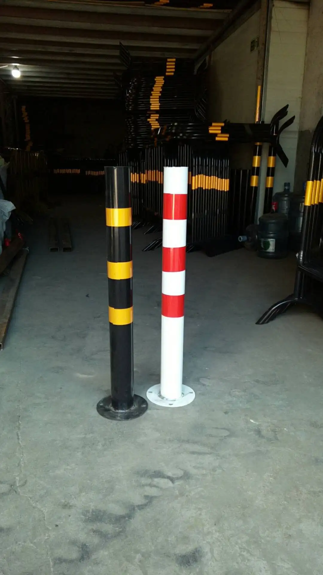 Factory direct sale barrier guide metal iron pole traffic road delineator post safety warning post