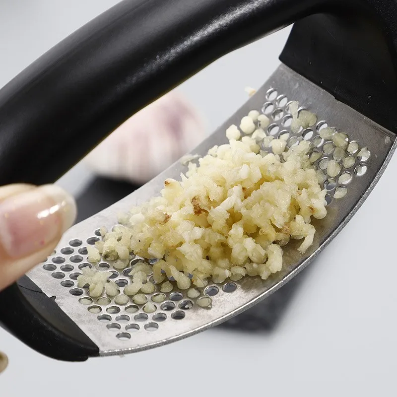 Factory Wholesale Garlic Press Stainless Steel Crusher Kitchen Kit with Plastic Handle