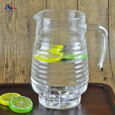 Стеклянный кувшин для воды с ручкой