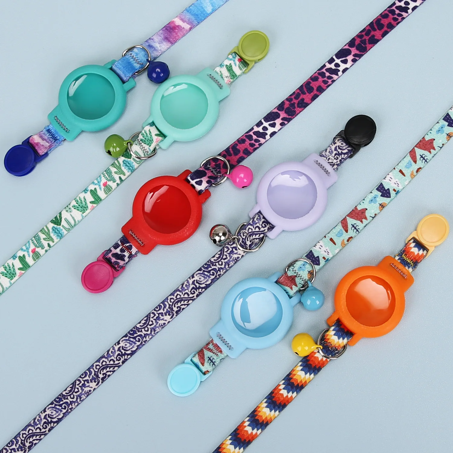 Designer Cat Collar Pattern For Air tag Cat Collar Safety Buckle Adjustable Comfortable Soft Puppy Collar For Airtag