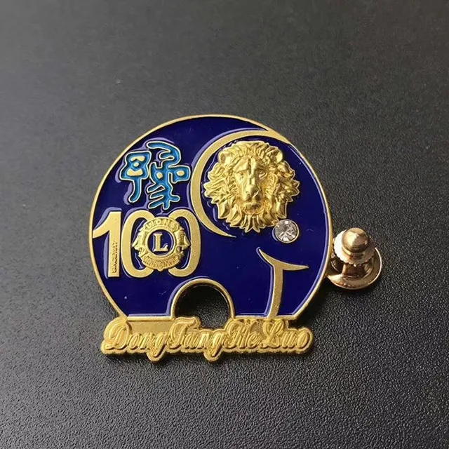 China Manufacturers Custom Lion Animal Shape 3D Design Logo Metal Lapel Pin Badges