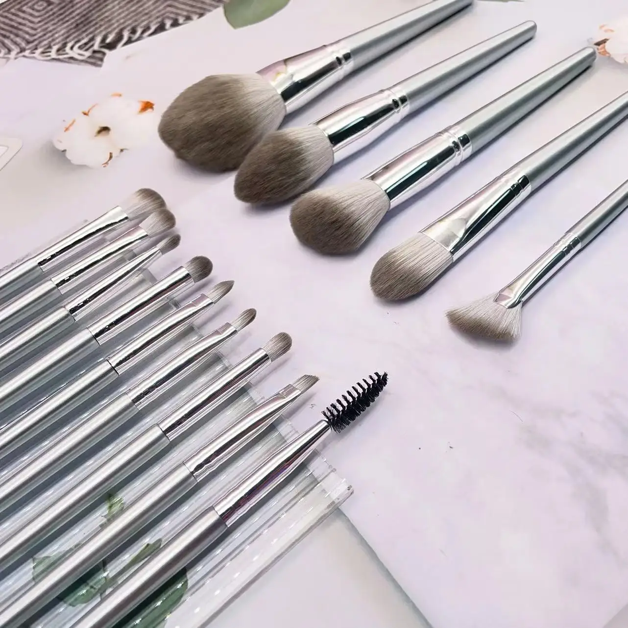 YRX Set High Quality Fiber Hair Eco Friendly Wooden Handle Powder Brush Foundation Brushes Luxury Makeup Brush