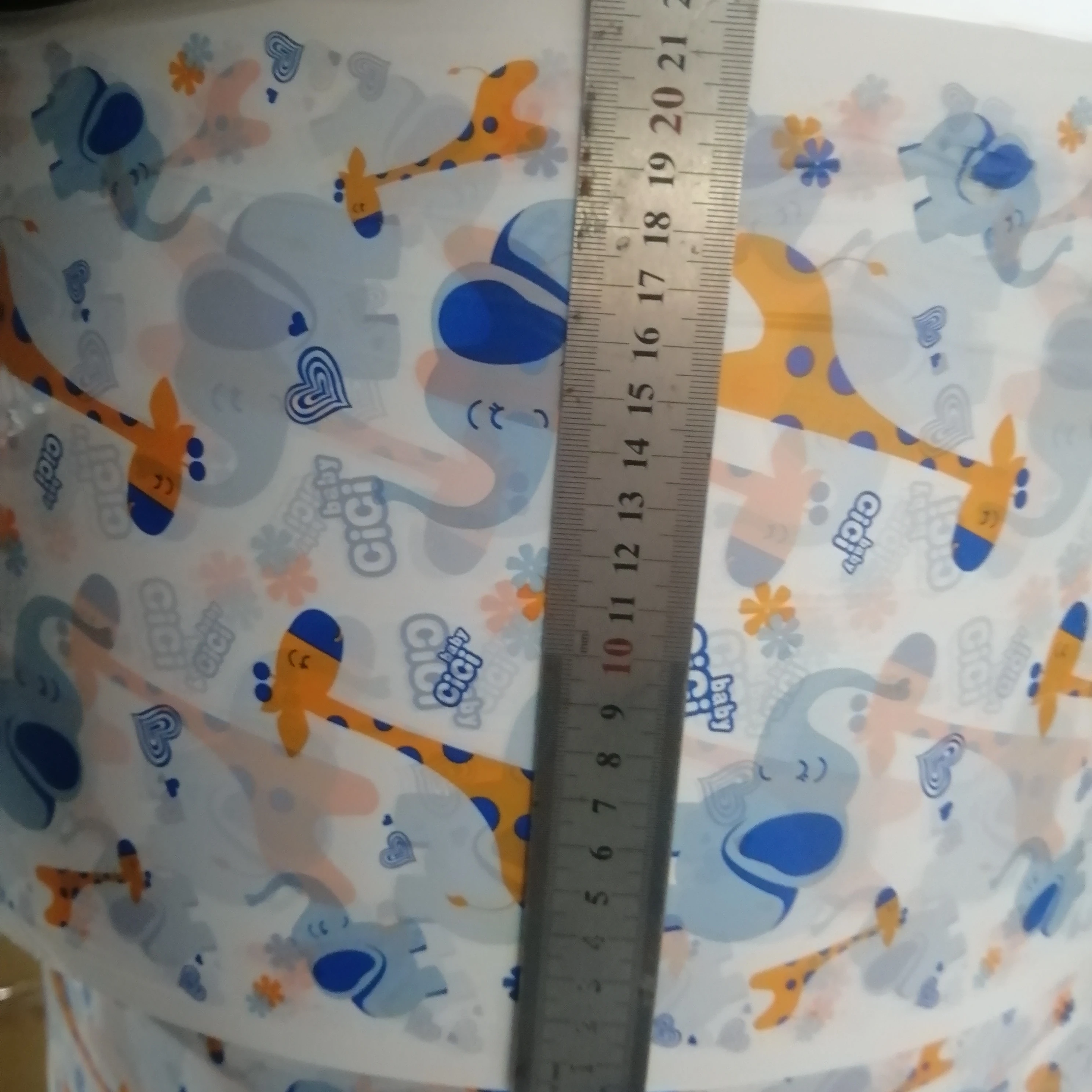 2025 оптовая продажа дышащая тканевая ткань накладка из ламинированной пленки для подгузников сырья