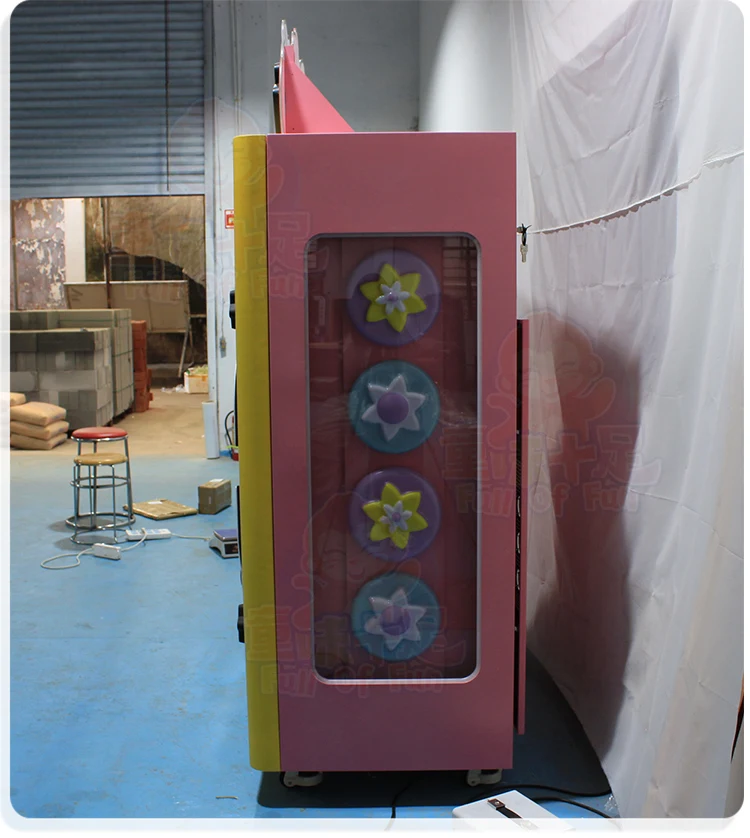 Красивый автомат с монетоприемным автоматом