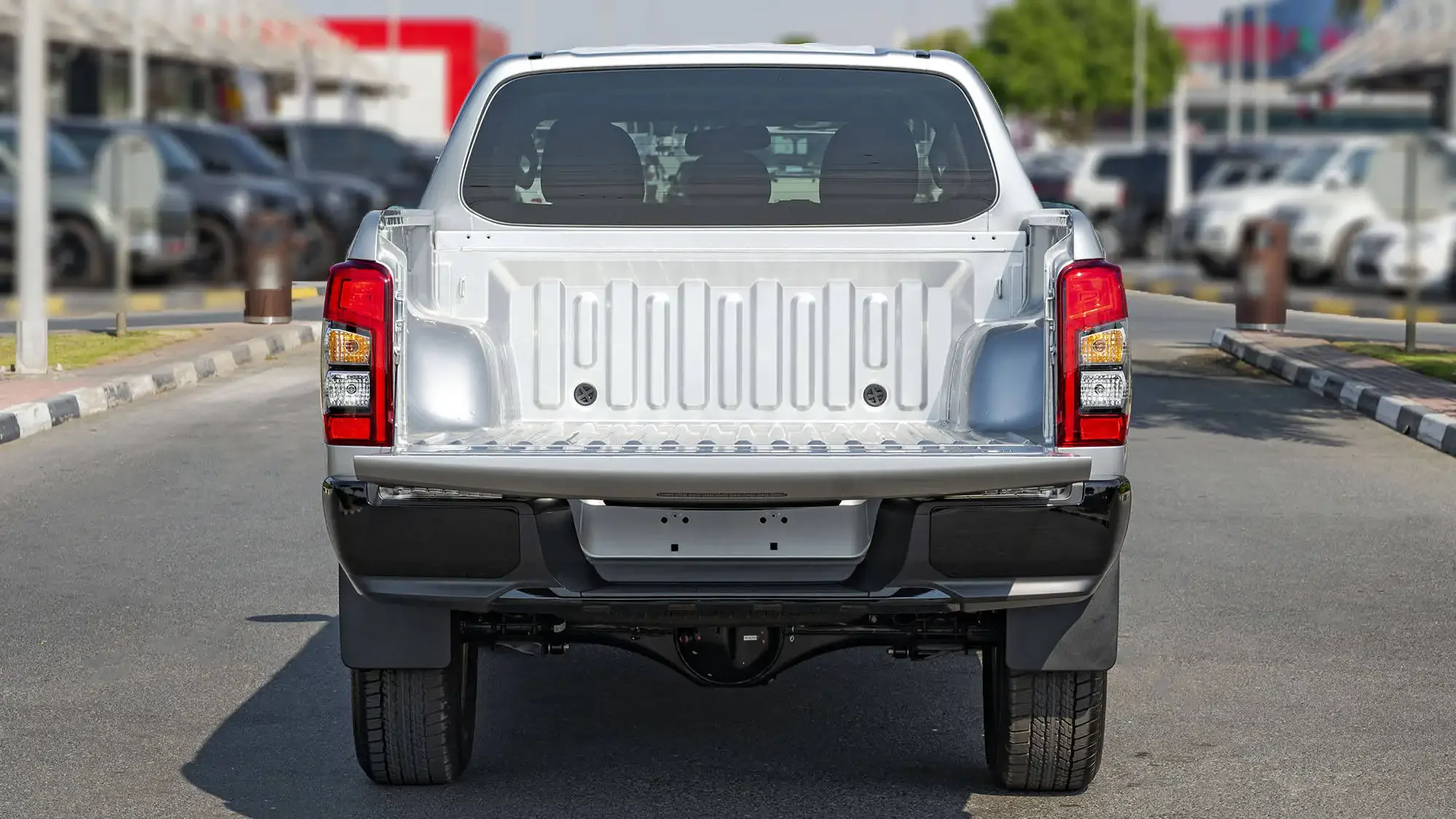 Стандартный Подержанный MITSUBISHI L200 SPORTERO DC 4x4 доступен для доставки