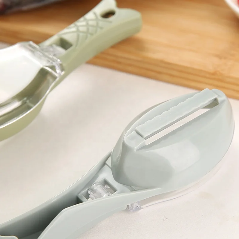 Kitchen Gadgets Plastic Cleaning Fish Skin Scraping Scales Planing Fast Scales Peeling Scraper Fish Scale Remover