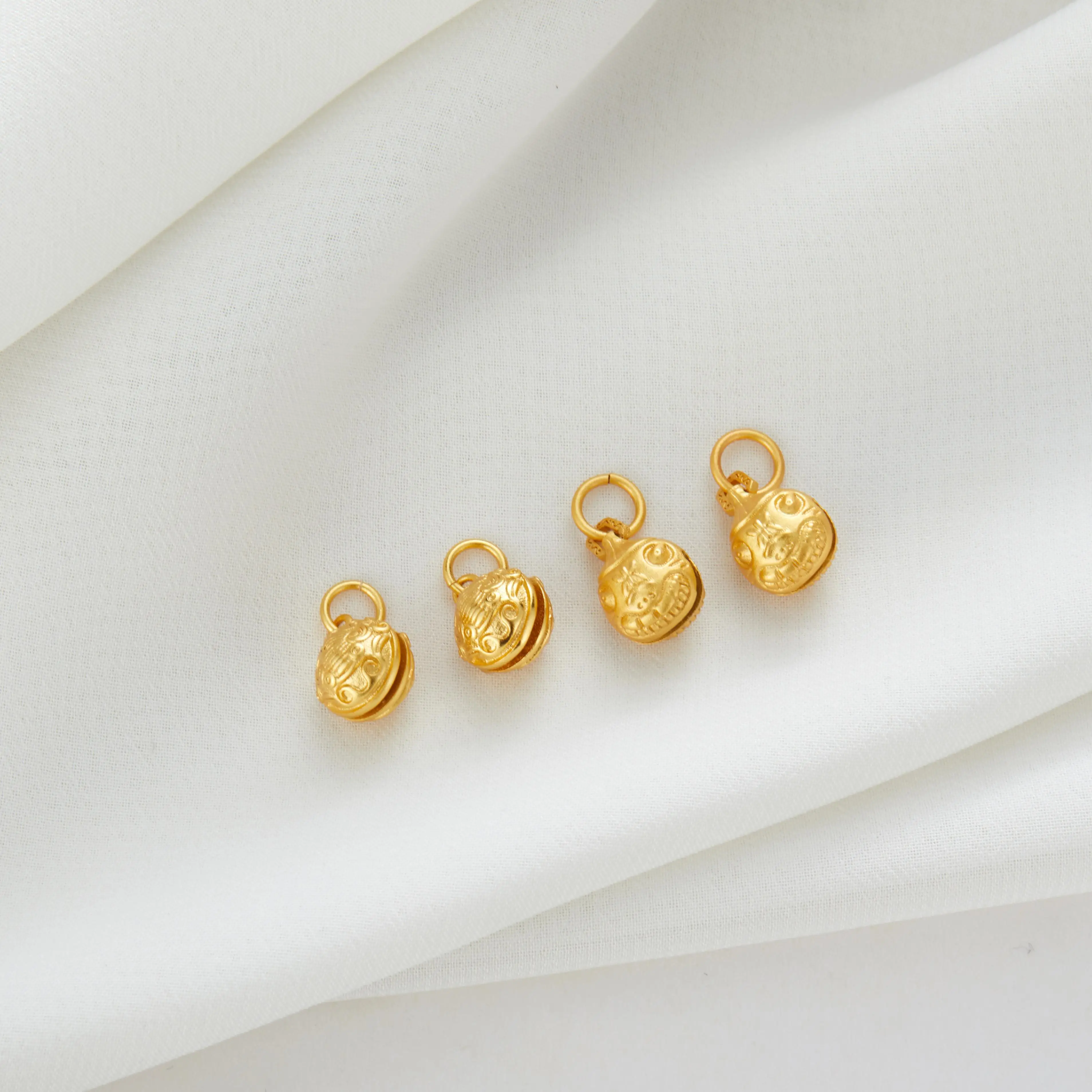 Ancient sand gold bell can ring gold swallowing beast bell tiger head bell string hydrangea pendant string accessories