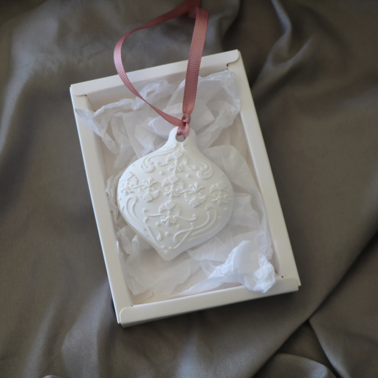 Car Air Freshener  Promotional Custom Paper Hanging with Sealed Plastic  Lotus pendant aroma stone diffuser