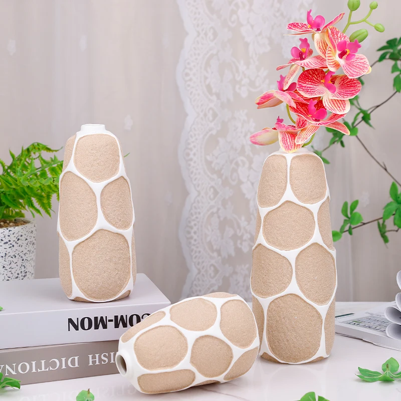 Redeco New Unique Table Flower Vase Living Room Decoration Modern Frosted Ceramic Vase For Hotel Home Decor Craft