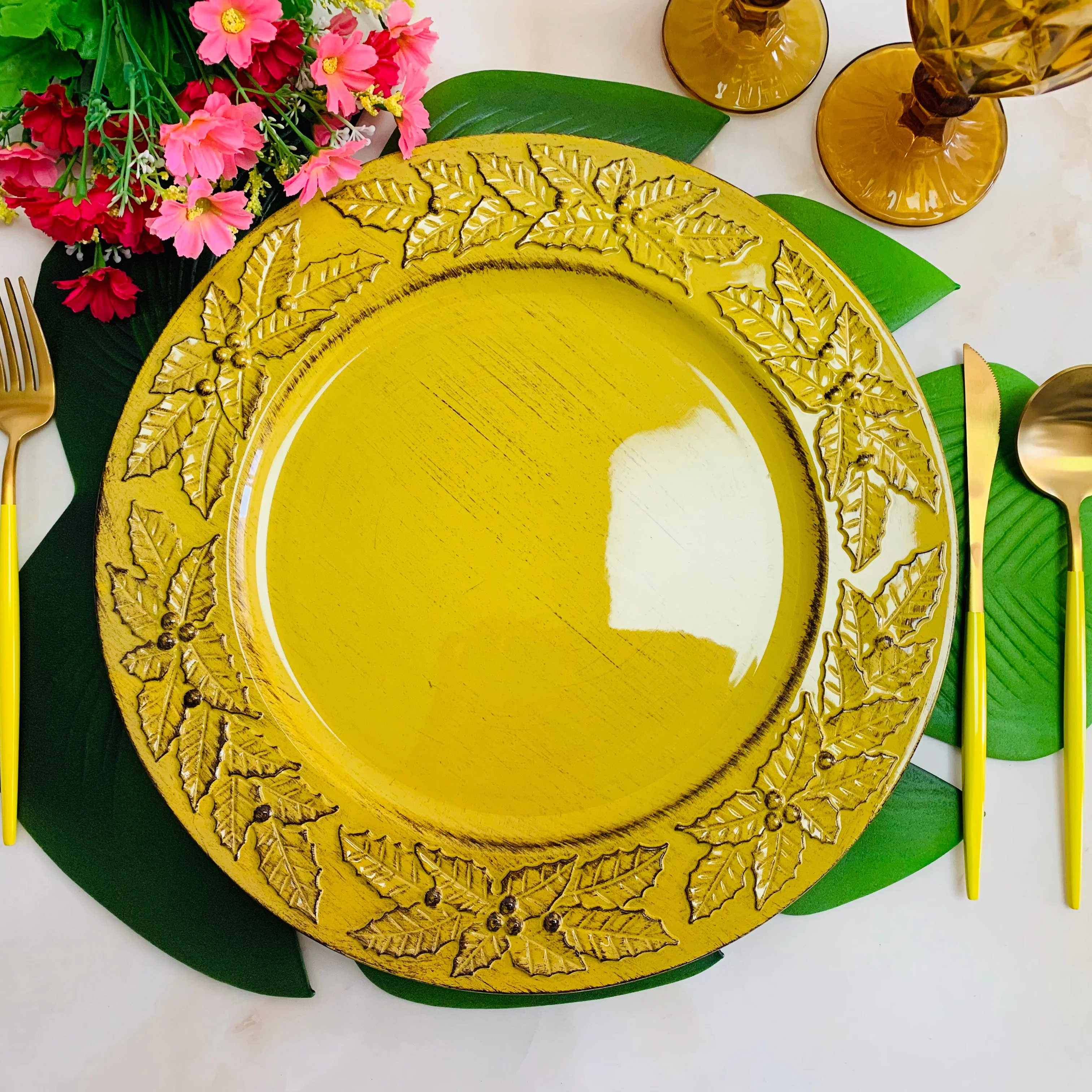 Acrylic wholesale designer yellow plastic  coral charger plates wedding decoration dinner luxury plate