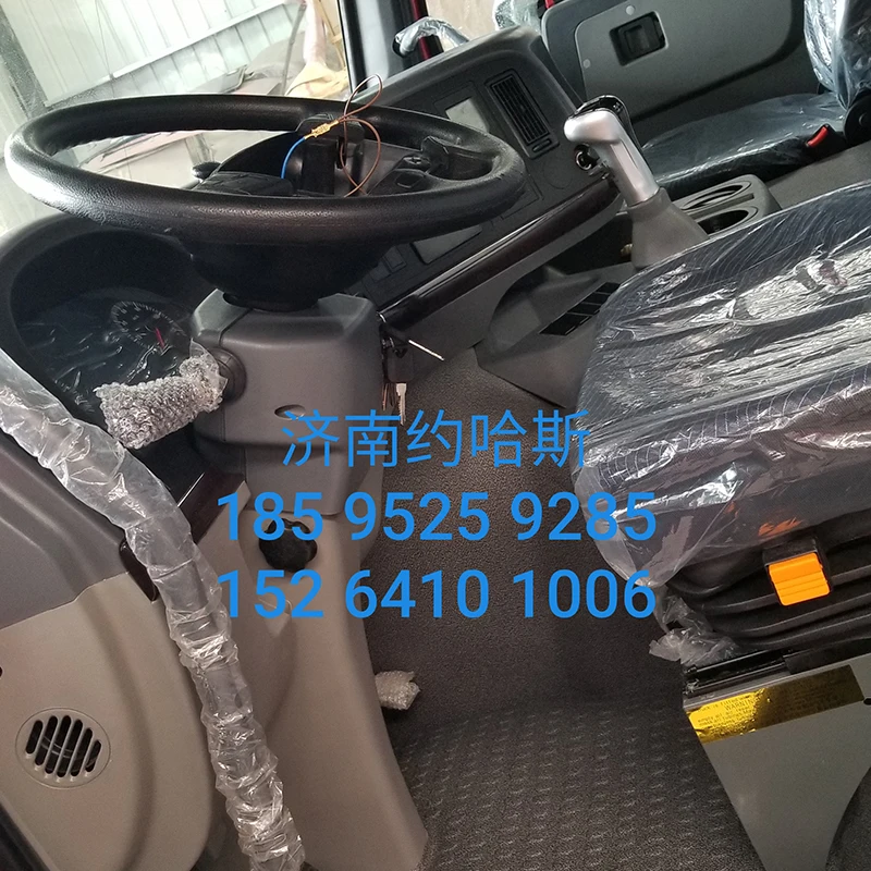 High quality SINOTRUK HOWO truck driving cab Body Parts Cab Truck Cabin Cabin Parts For Heavy Duty  Howo Truck