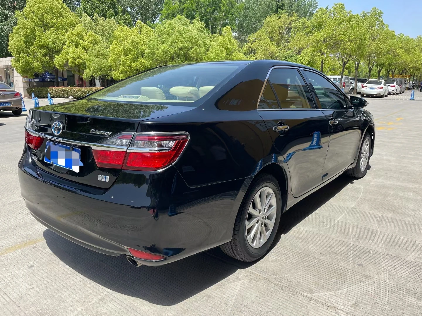 Black 1000w 4 Seater Usedcar 2015 Toyota Camry Deluxe Navigation Edition Hybrid Car for Sale