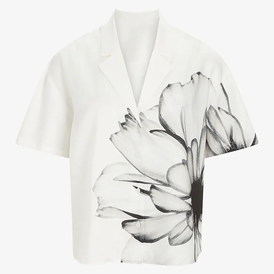 Женская блузка с цветочным принтом и коротким рукавом