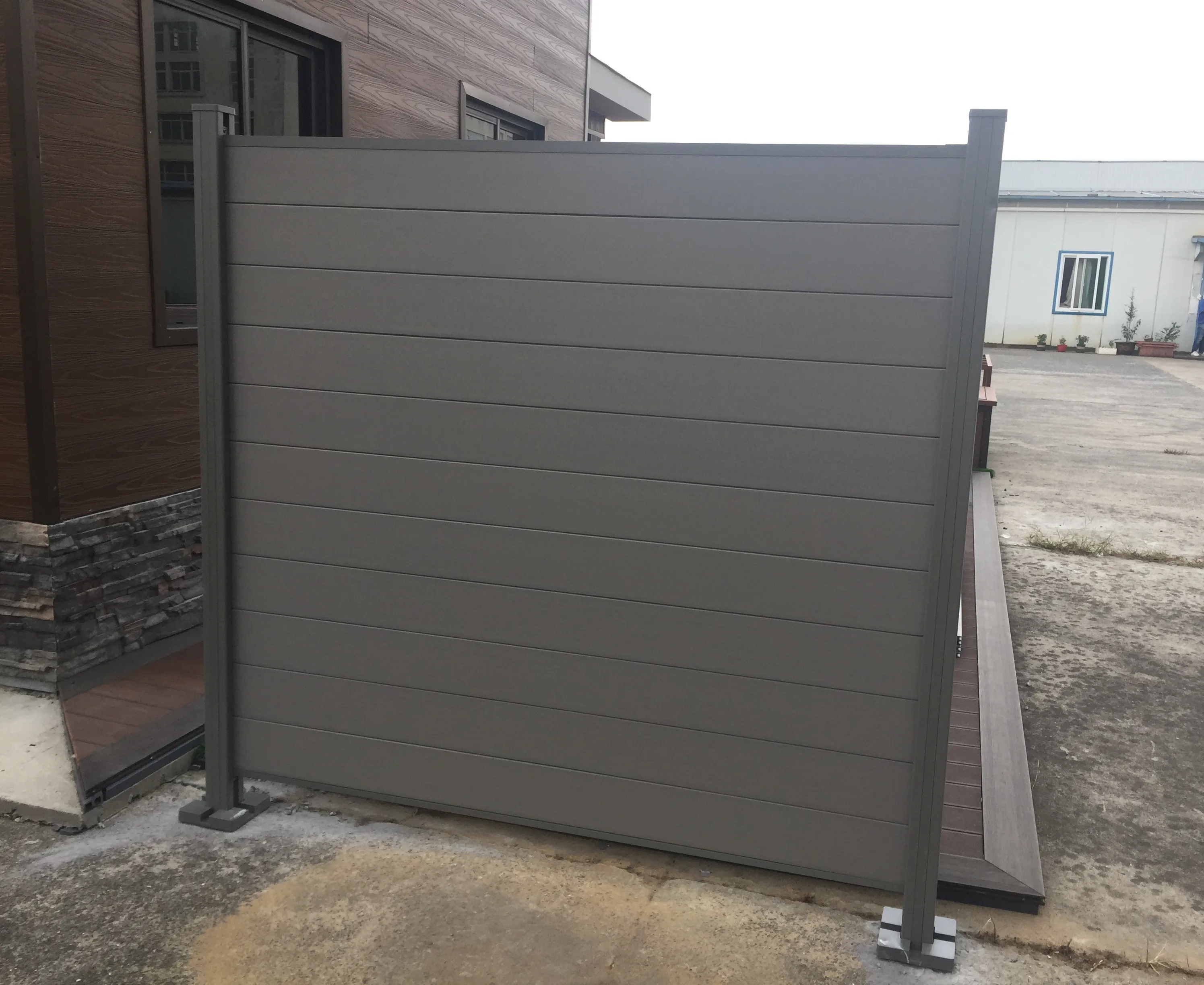 Waterproof wood plastic composite fencing panels board garden used material outdoor privacy wpc fence