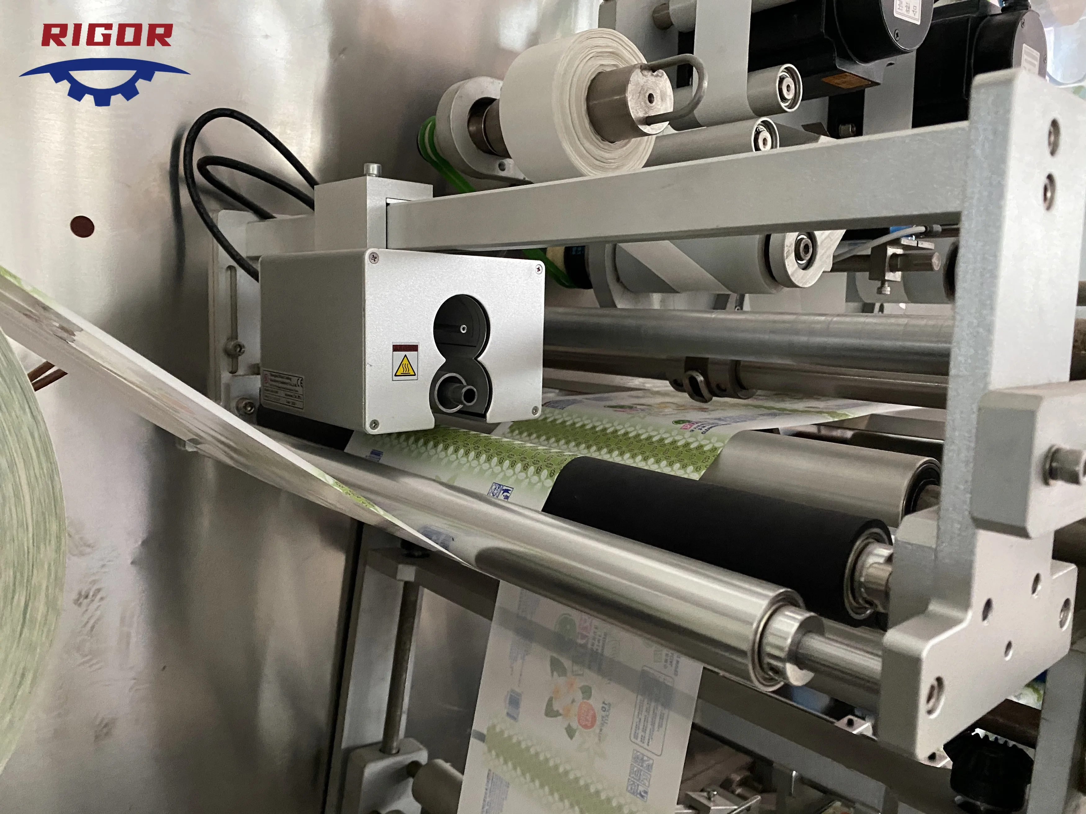 Tissue Wet Wipes Bag Packing Machine Wet Tissue Making Machine 15pcs