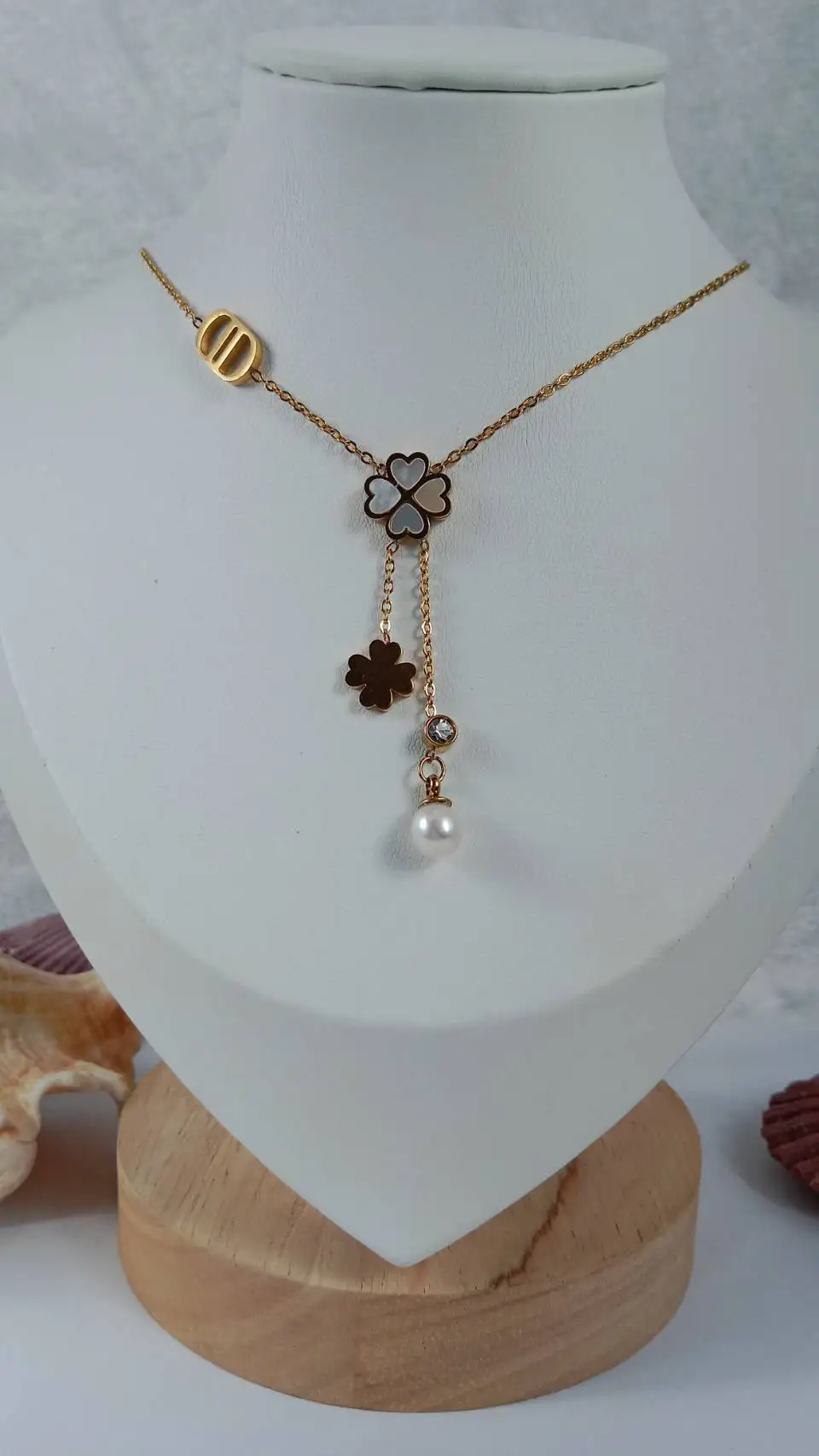 Clover Necklace High Luxury Natural Freshwater Pearl Excellent Luster The Material Is 18K Gold Plated Stainless Steel Waterproof