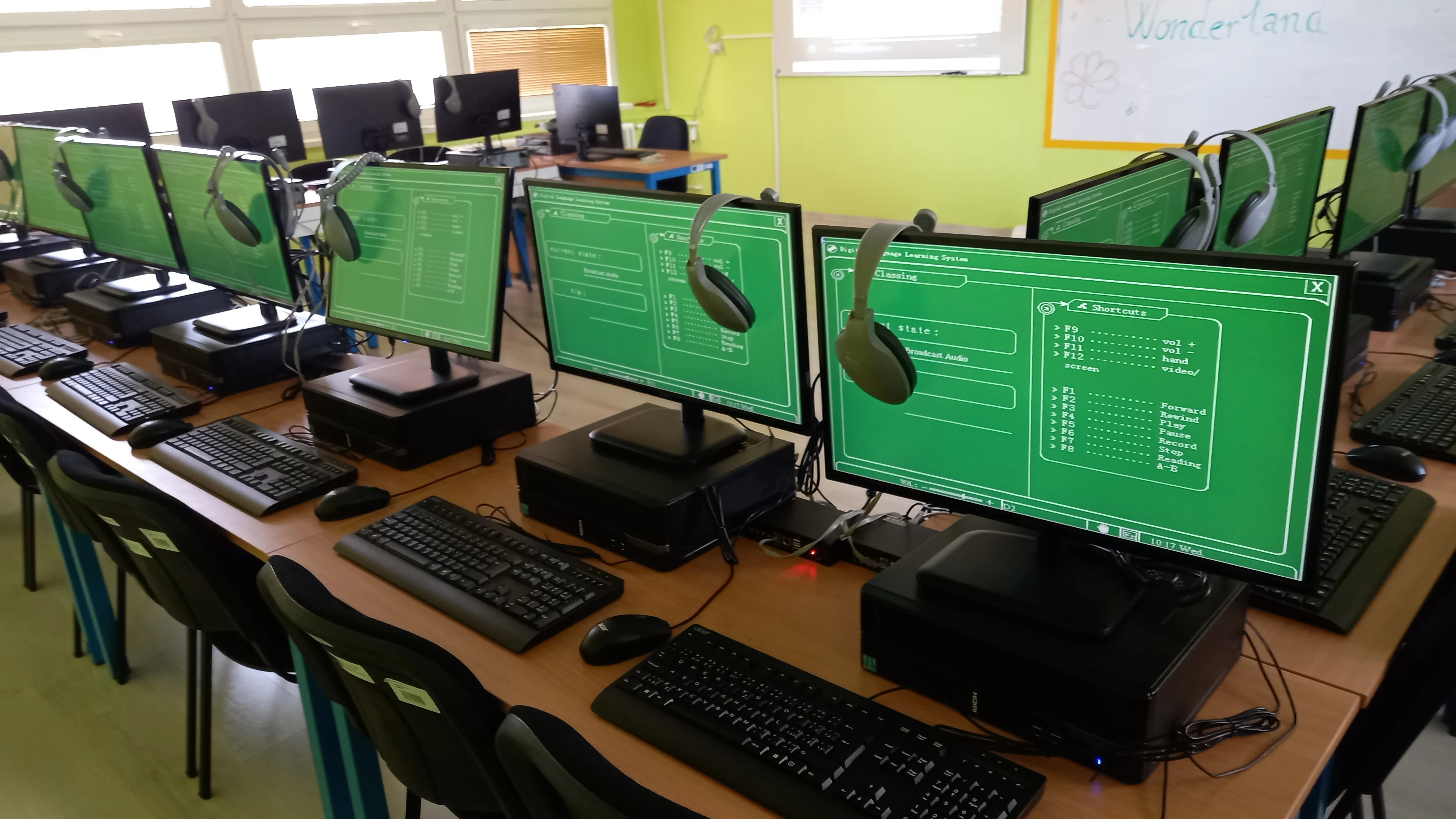 Wholesale high quality multimedia digital Interactive language lab translation learning system equipment